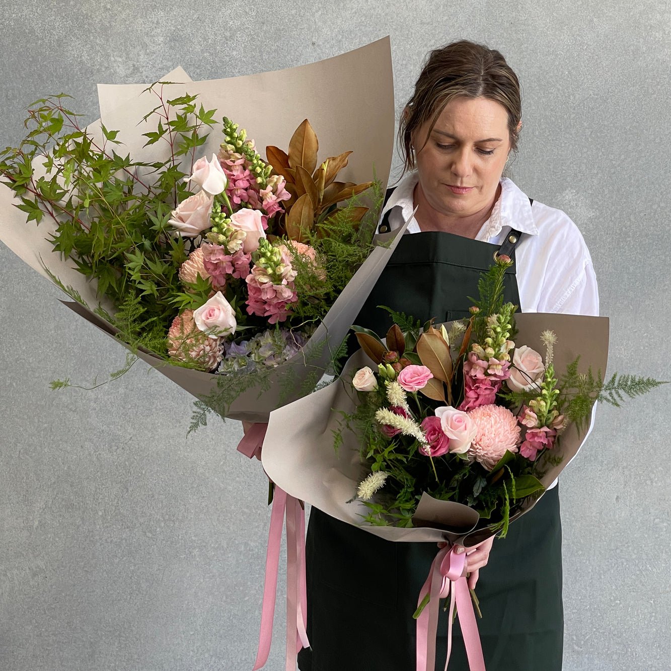 Pink Bliss large bouquet size lavish.
Smaller bouquet is Deluxe suitable for any occasion.