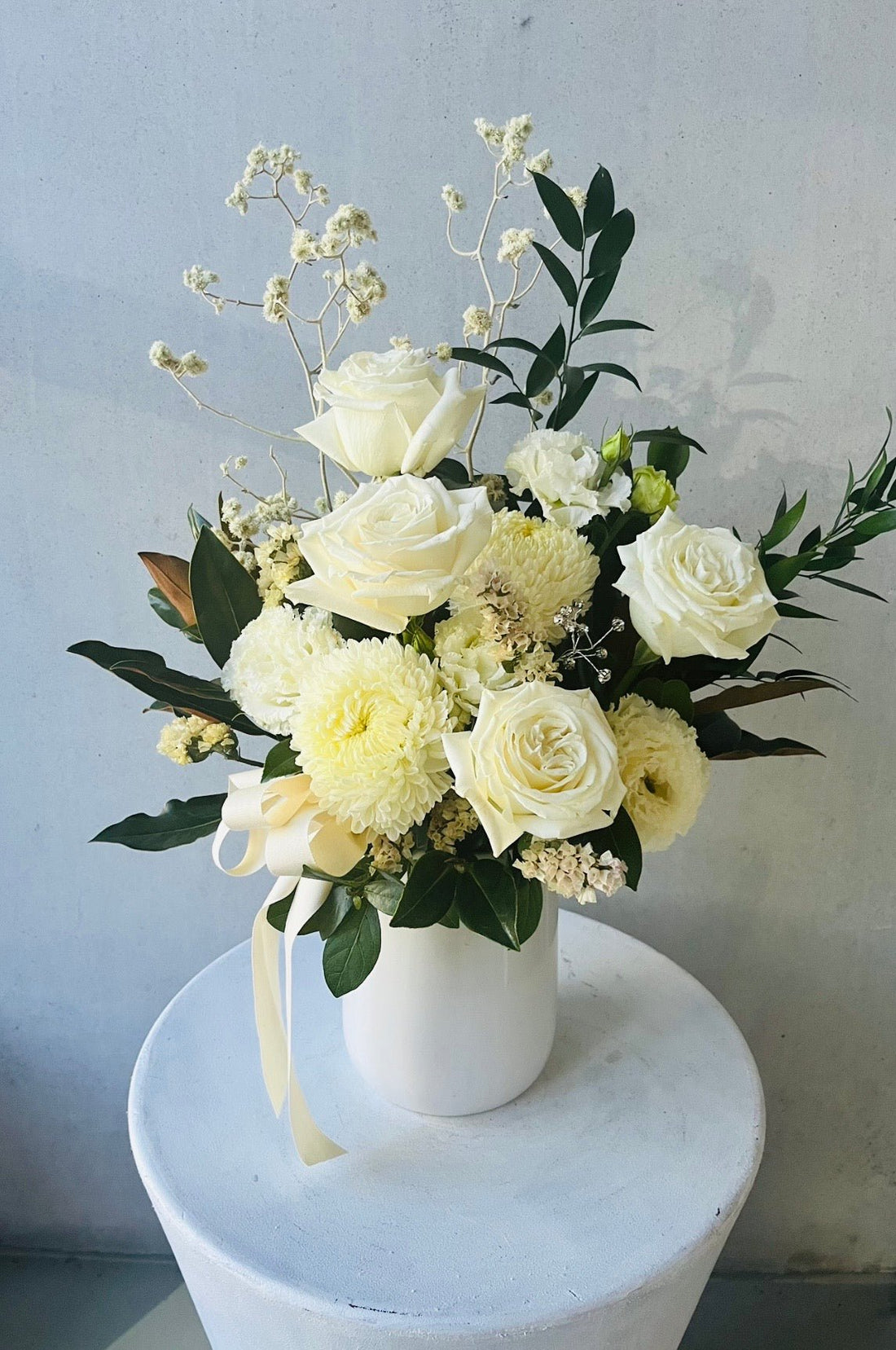 White neutral Vase Arrangement - Teka Flowers